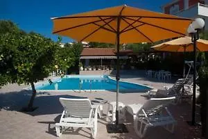 Amazona Apartments&studios 3* Spartià