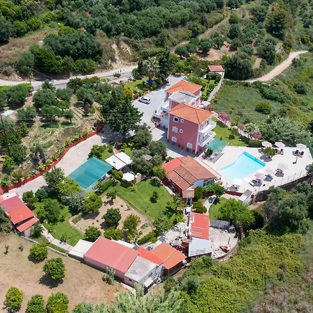 Ξενοδοχείο με διαμερίσματα Amazona And