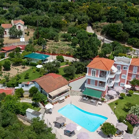 Amazona And מלון דירות 3*